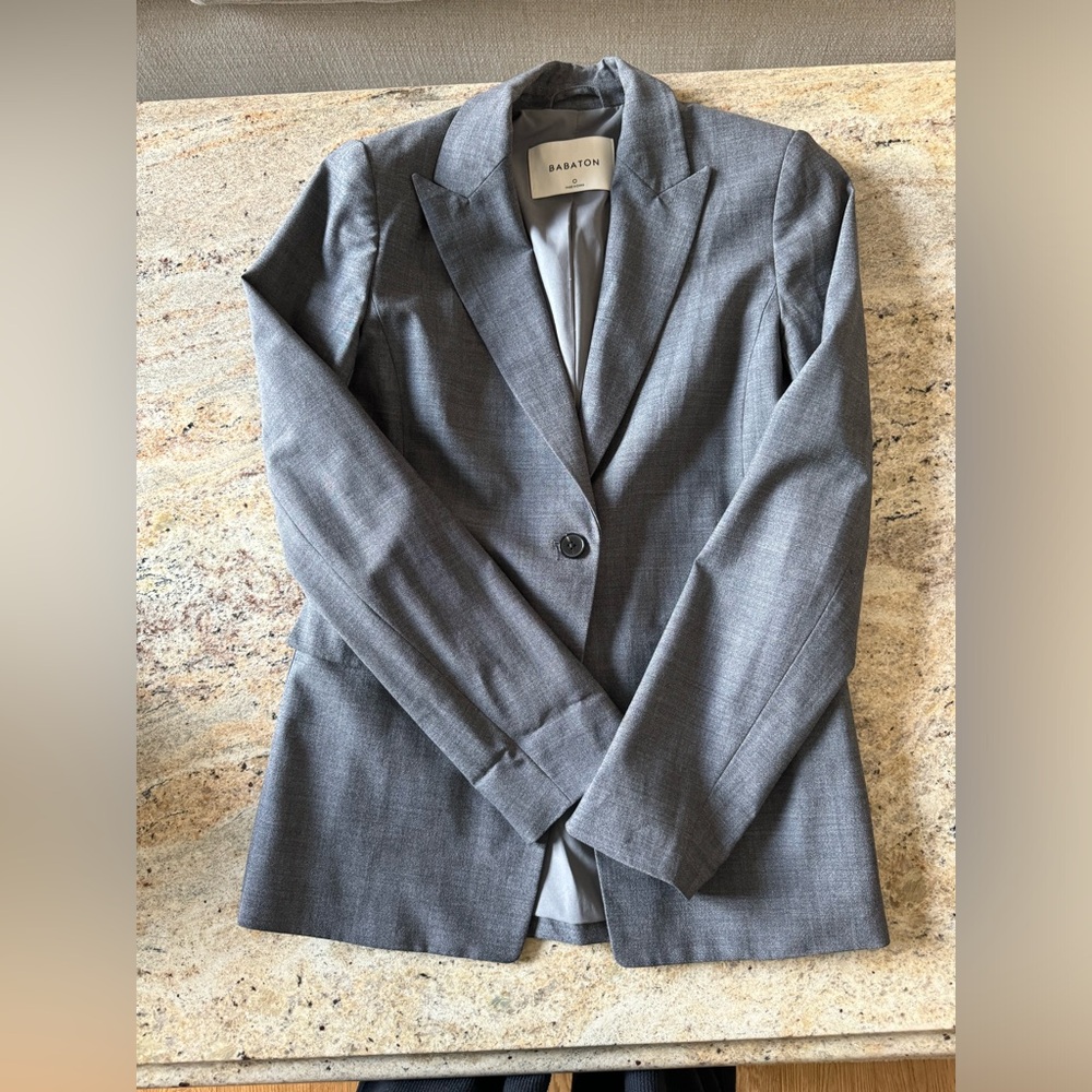 Aritzia Babaton blazer in grey / size 0